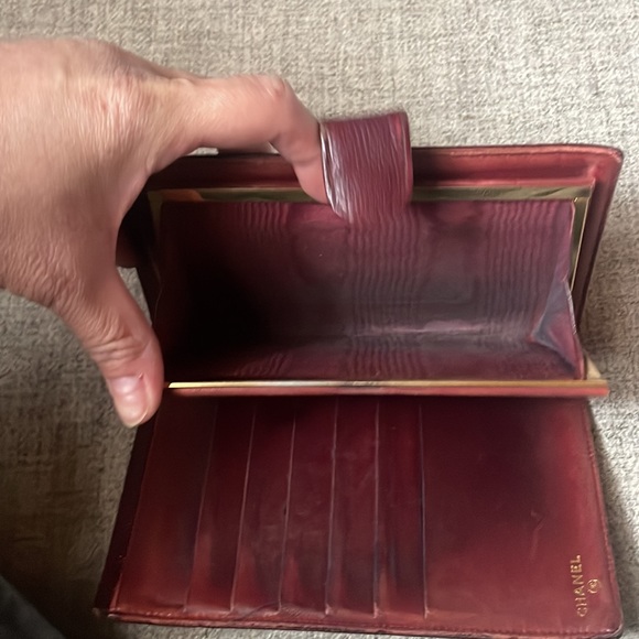 Chanel Raspberry Caviar long bifold wallet with front snap - Picture 6 of 15